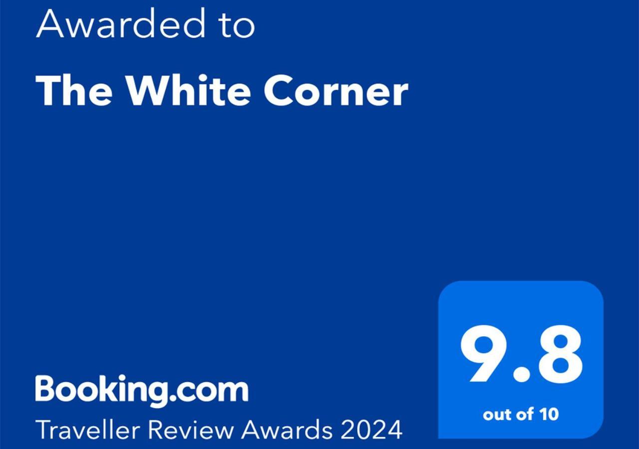 The White Corner Lägenhet Durrës Exteriör bild